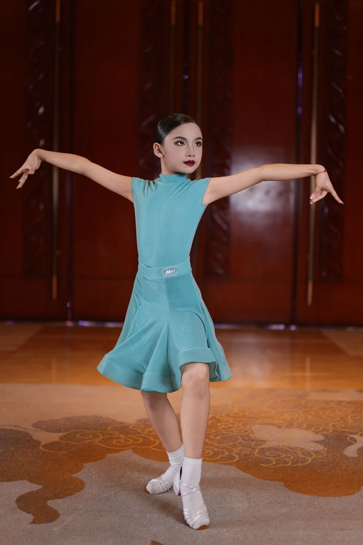 新款拉丁舞服无袖比赛服练功服专业演出服