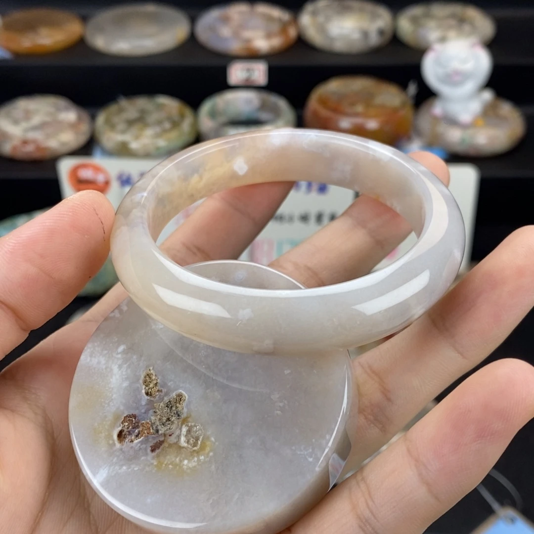 石英质玉手镯未镶嵌