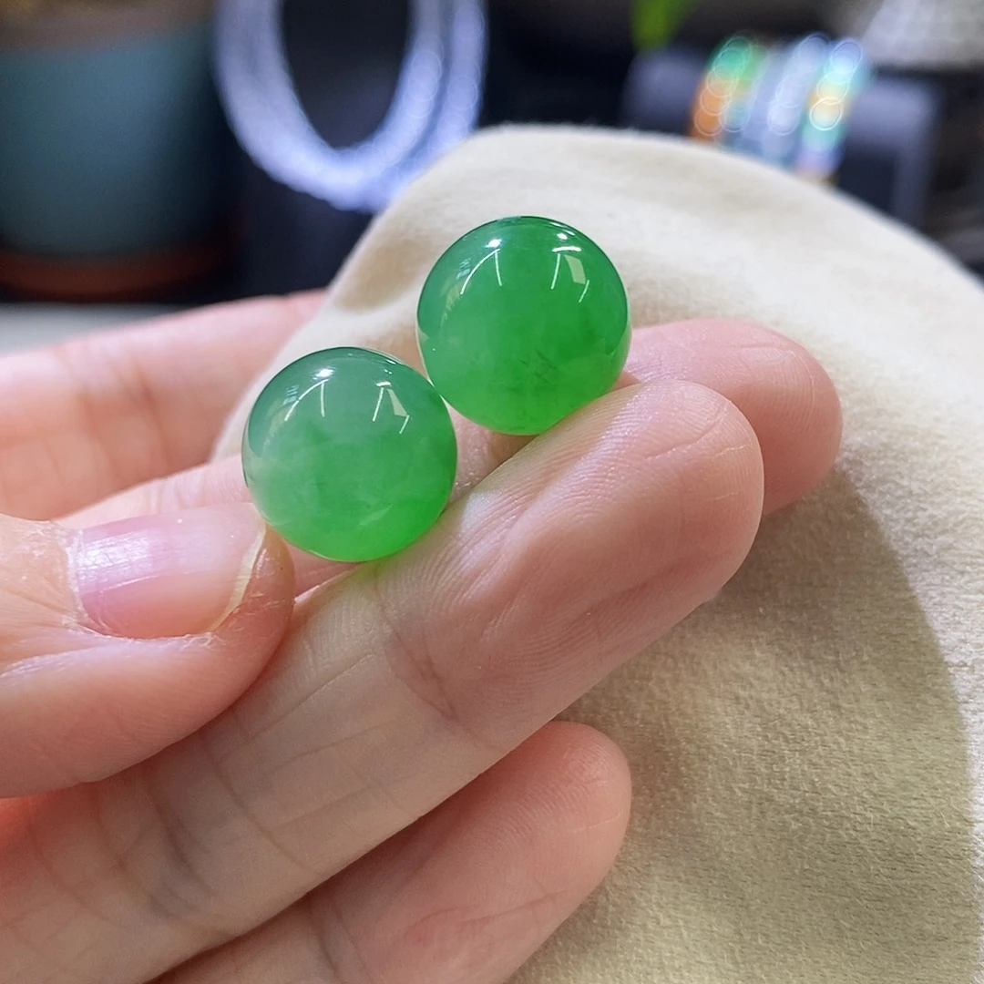 *****翡翠未镶嵌挂件一对