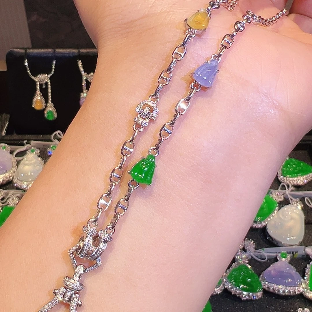 翡翠18K金镶嵌颈饰园*翡翠