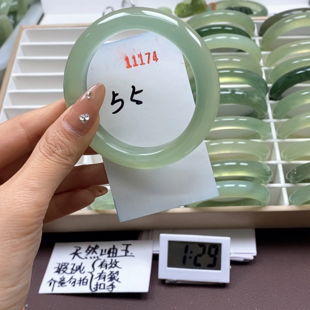 蛇纹石玉手镯未镶嵌