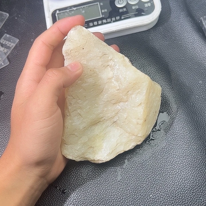 和田玉（糖玉）未镶嵌手镯