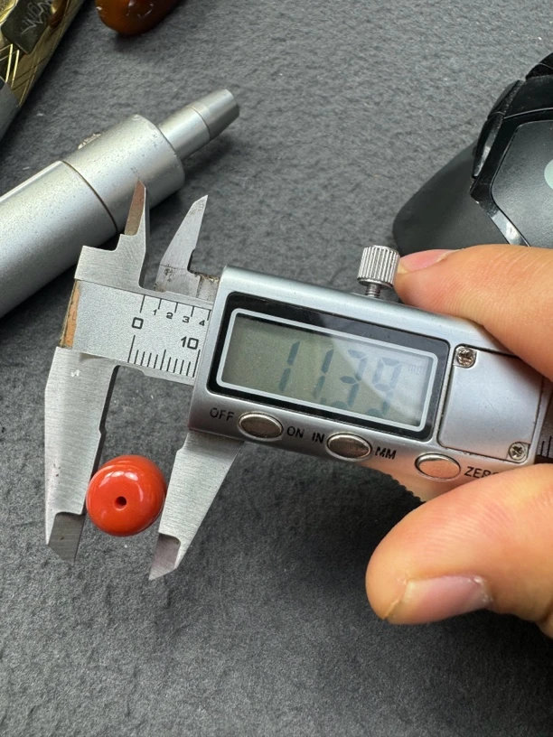 川料瓦西南红老型珠 11.4mm.