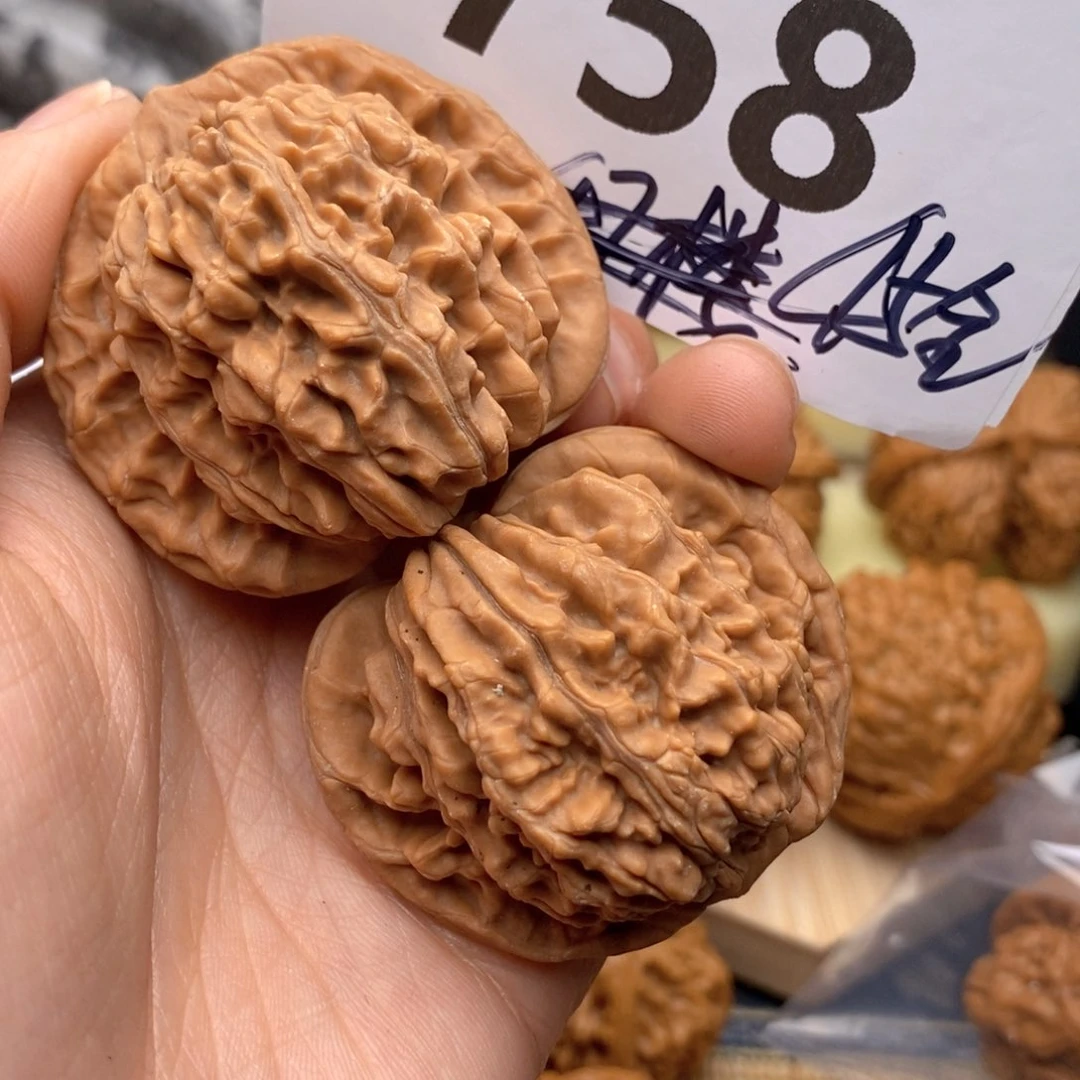 文玩核桃吊坠758号45全楼