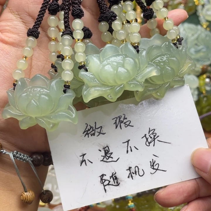 未镶嵌蛇纹石玉吊坠
