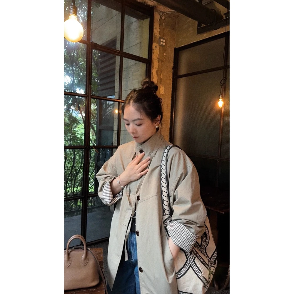 美丽大方~立领设计袖口拼格纹风格感十足秋季风衣外套宽松格子