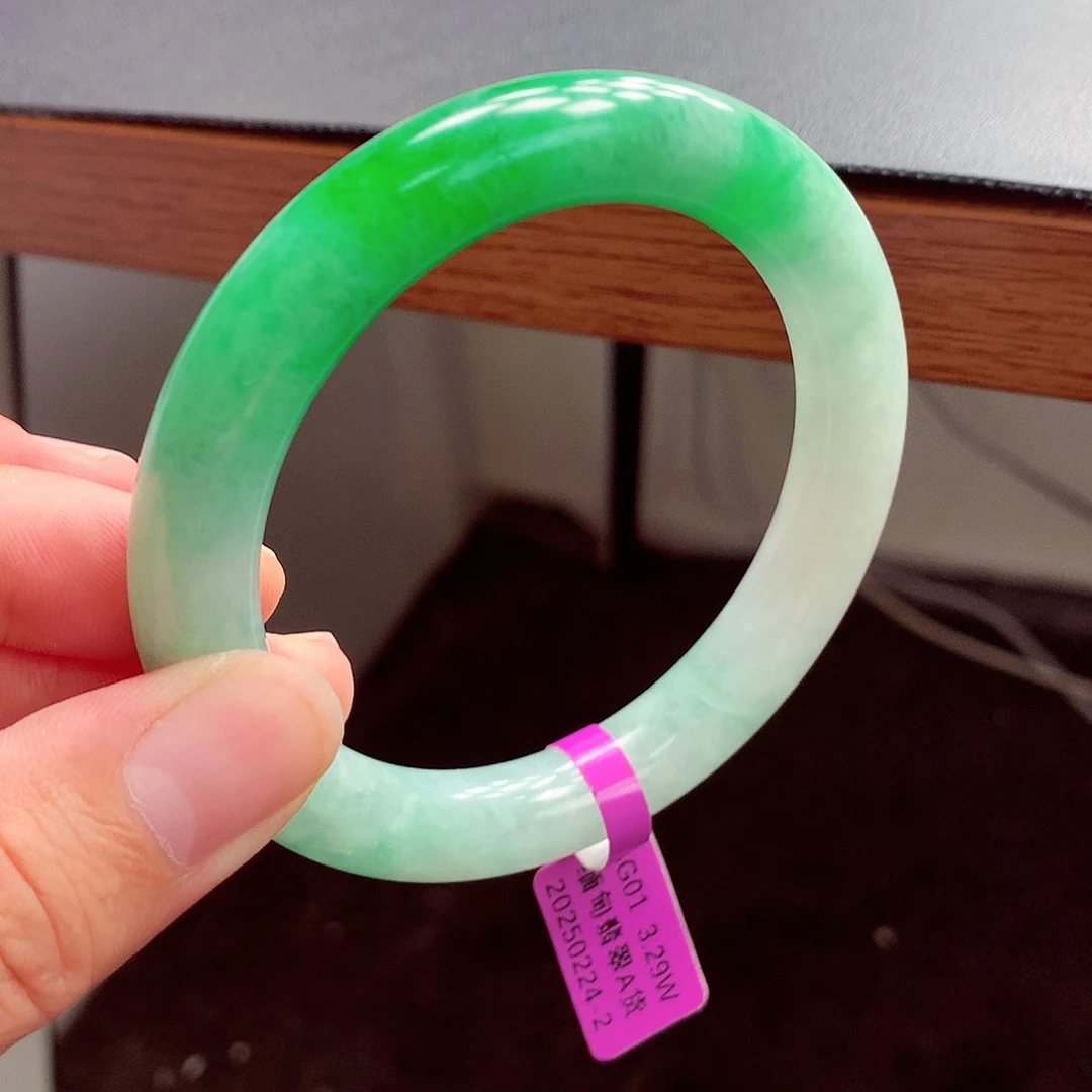 翡翠手镯未镶嵌缅甸翡翠