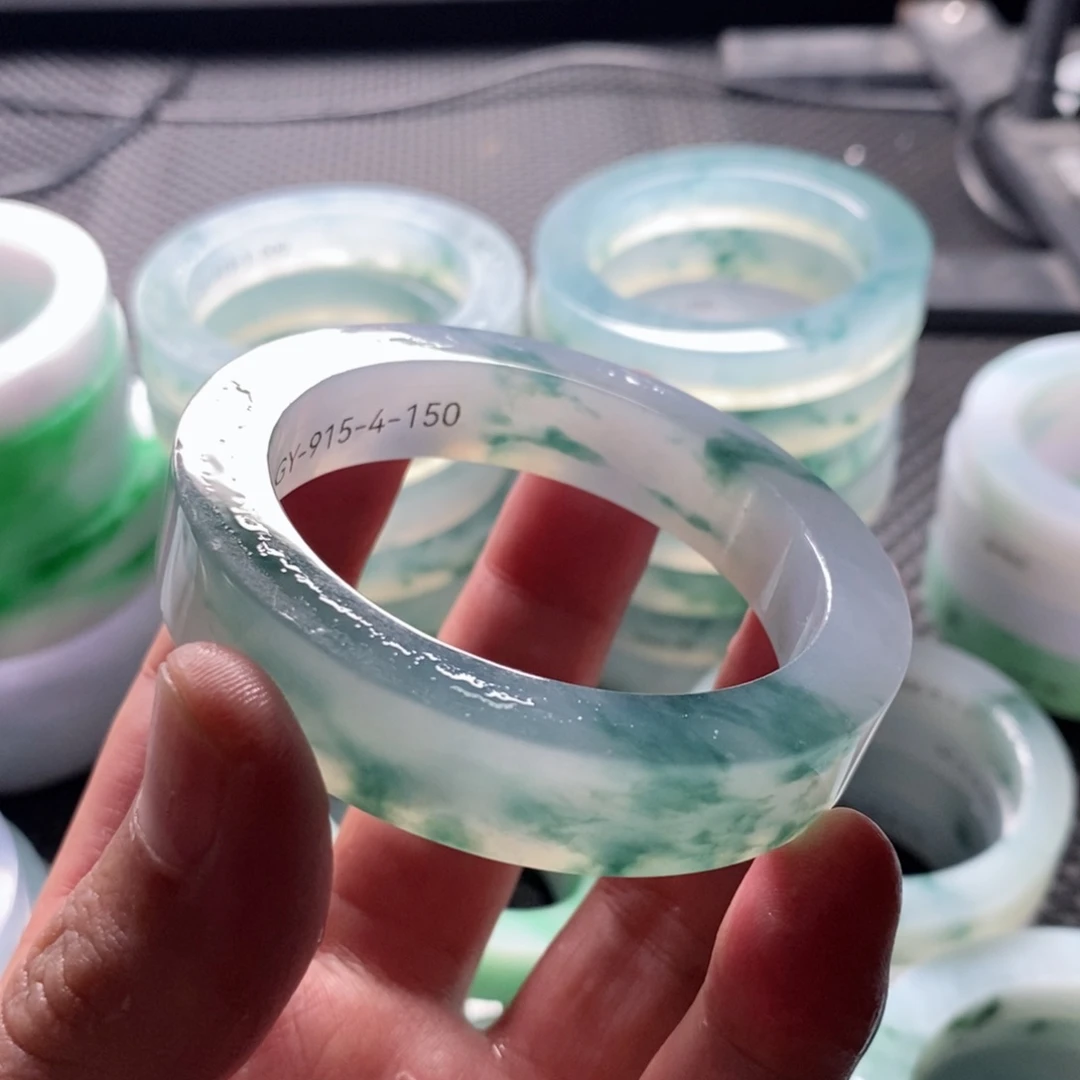 危***猛定制翡翠未镶嵌翡翠手镯不退不换