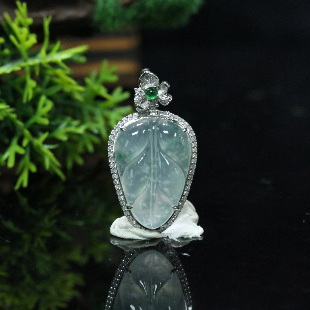 天然缅甸翡翠A货18K金镶大业有成叶子吊坠/01035153/拍卖