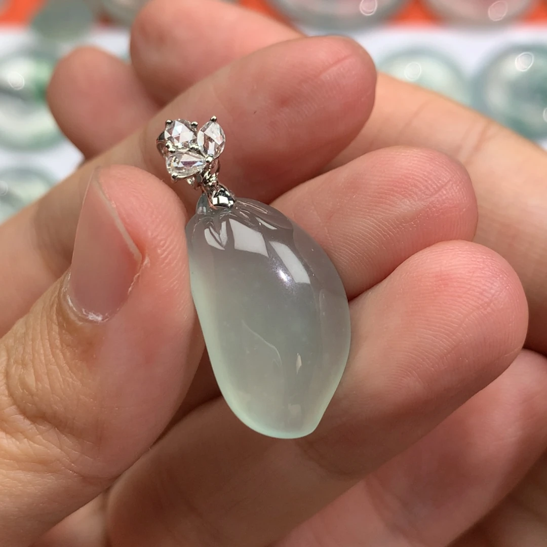 翡翠18K金镶嵌颈饰31