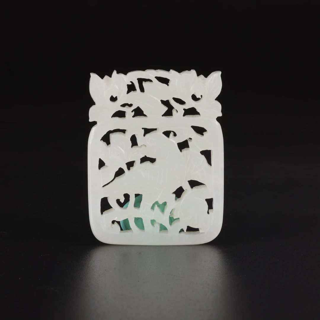 【古董】32、清代  和田玉镂空花卉鹦鹉佩