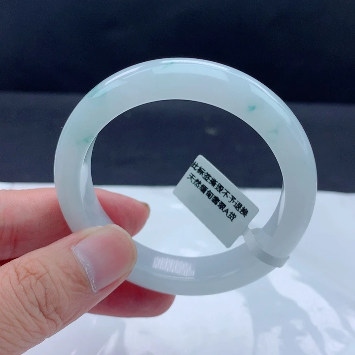翡翠手镯未镶嵌53飘花