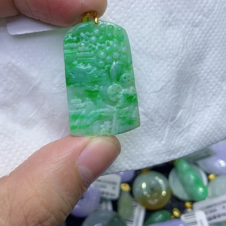 颈饰18K金镶嵌翡翠