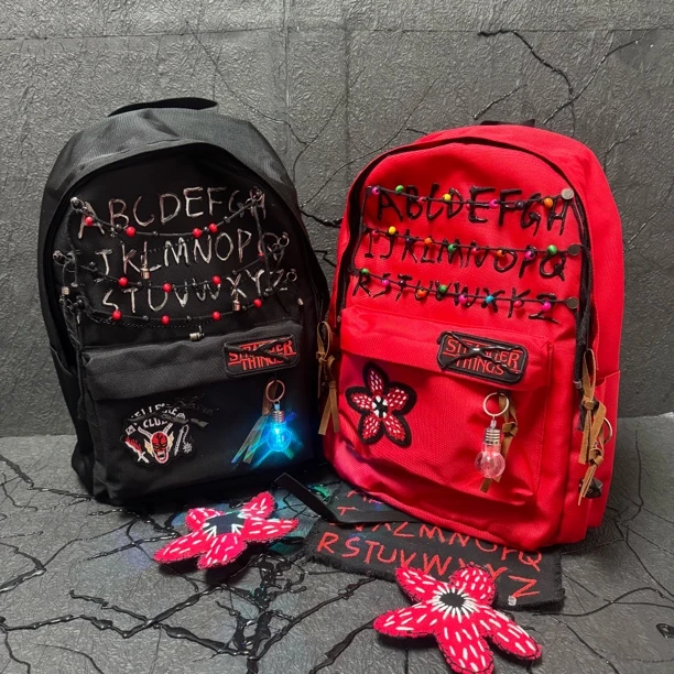 红色补货中！提前锁单咨询客服怪奇物语主题字母背包防水