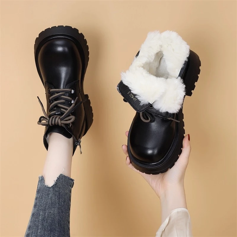 W大码软皮马丁靴女中筒秋冬新款单靴厚底加绒百搭机车英伦风短靴