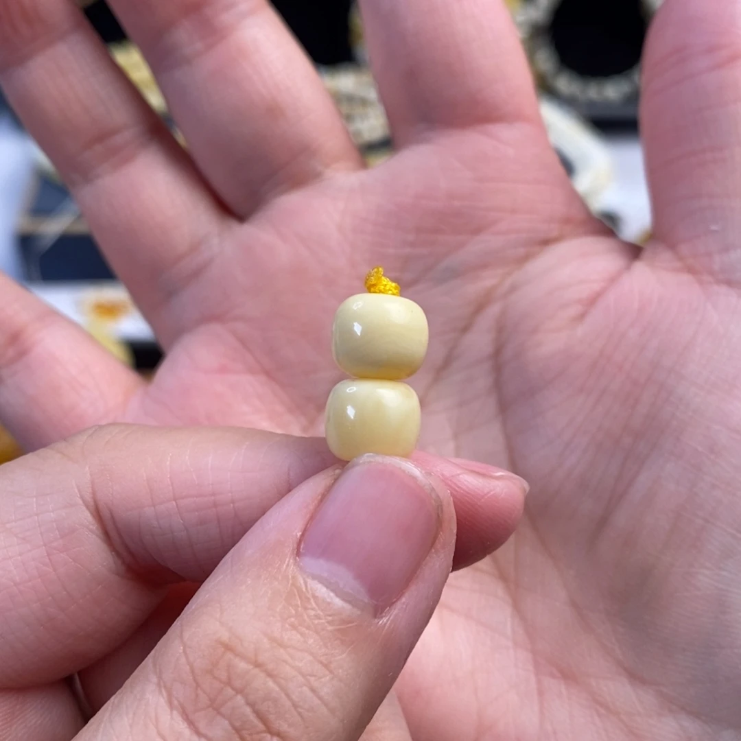 蜜蜡未镶嵌裸石阿尔卑斯奶白老型对珠9