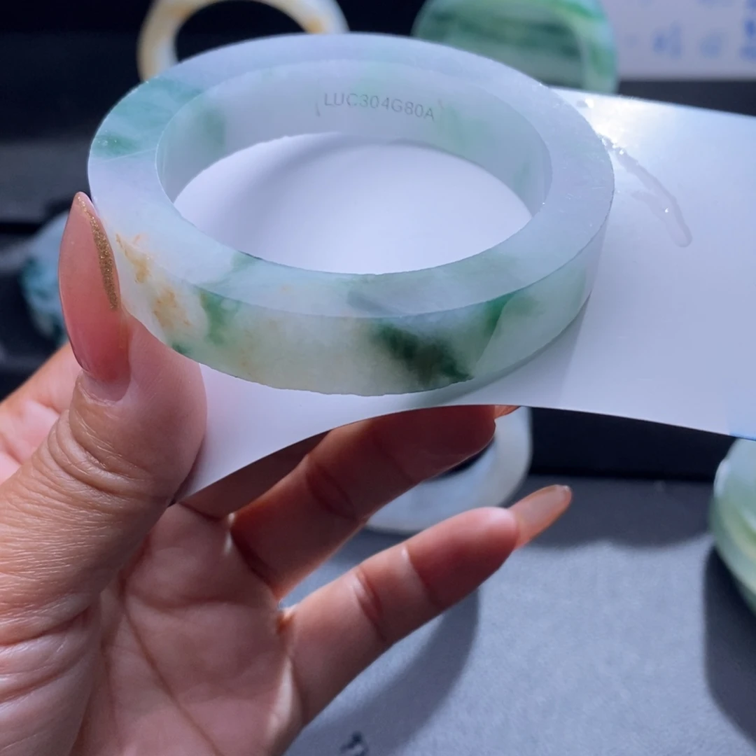 定制翡翠未镶嵌翡翠手镯
