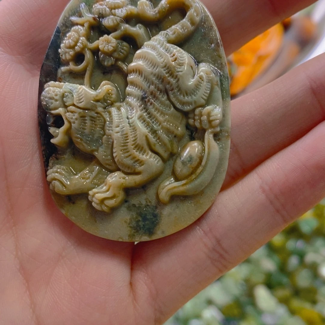 蛇纹石玉吊坠未镶嵌