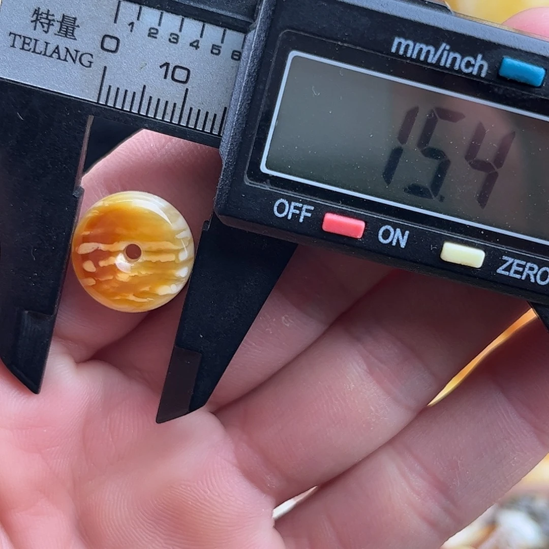 蜜蜡未镶嵌珠宝奇石
