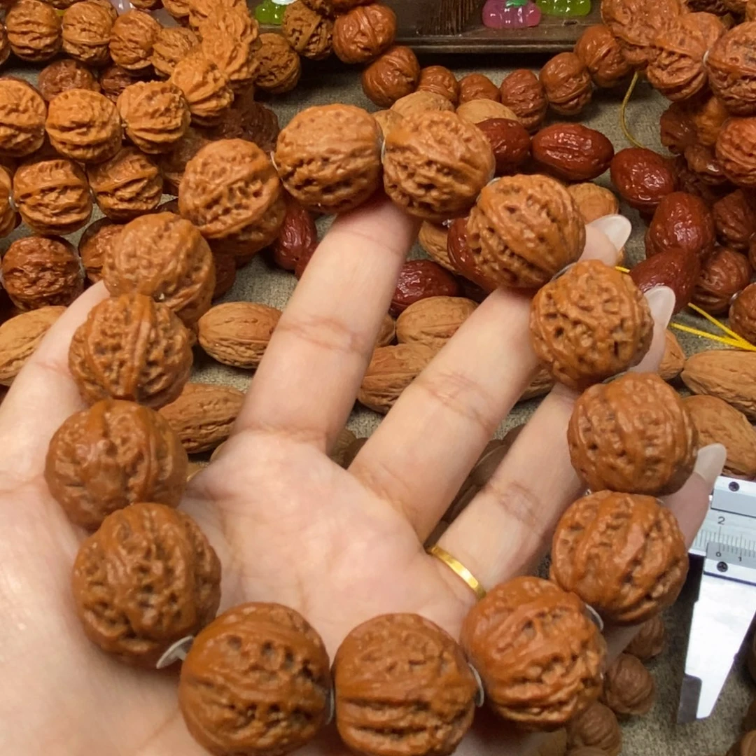 文玩核桃吊坠珊瑚八棱文玩核桃