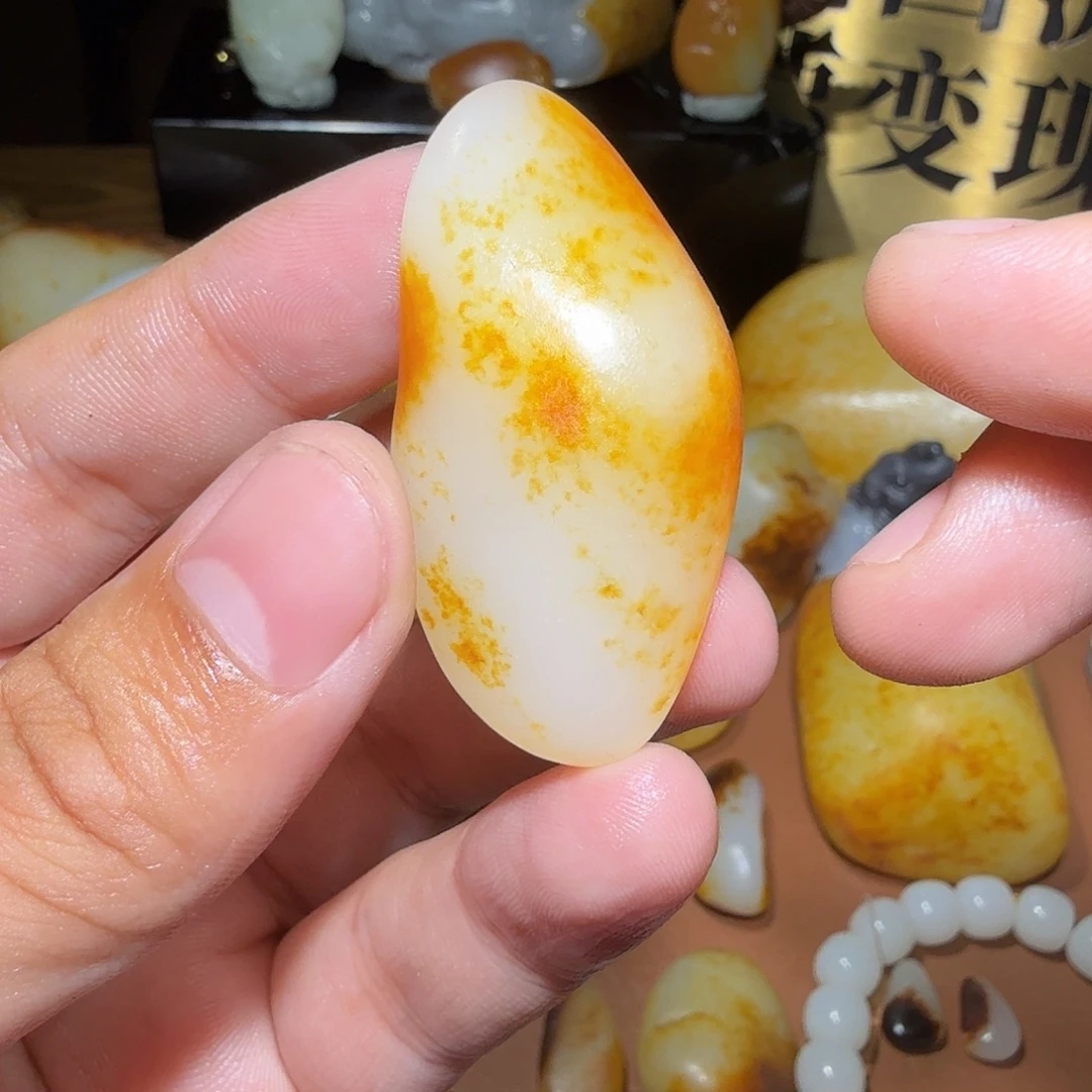 夏***天和田玉未镶嵌颈饰