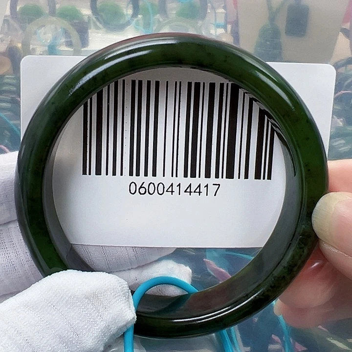 夢***場和田玉未镶嵌手镯微瑕60.5