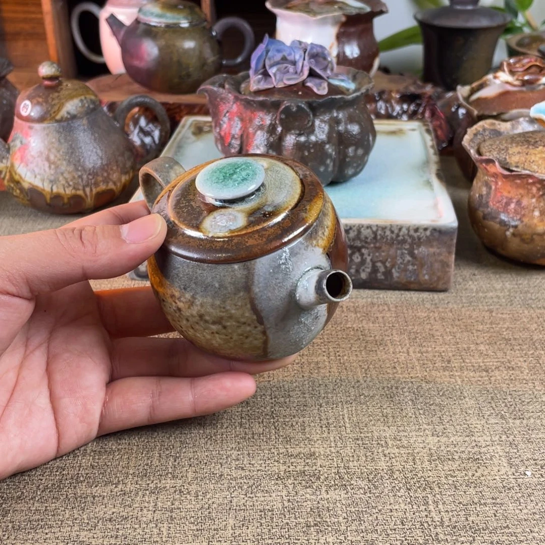 巨轮。   陶泥。容量130