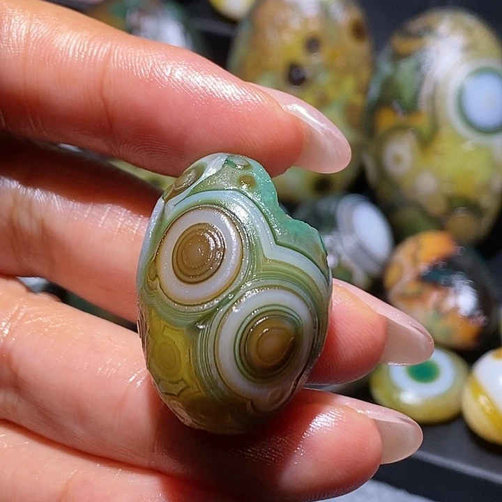 熙***沂玛瑙/玉髓未镶嵌珠宝奇石