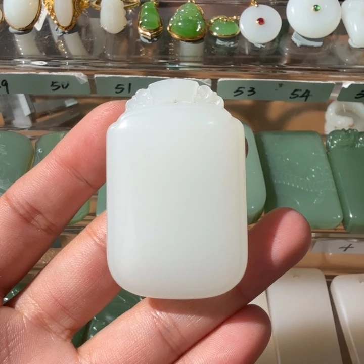 和田玉颈饰未镶嵌天花板野牛沟平安无事牌