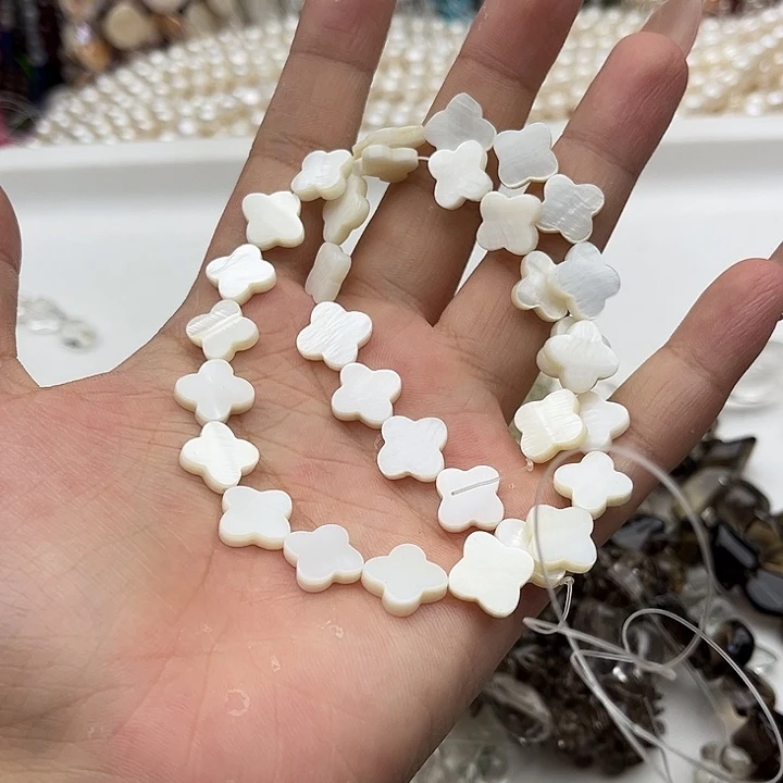 玛瑙/玉髓未镶嵌珠宝半成品一条白贝四叶草