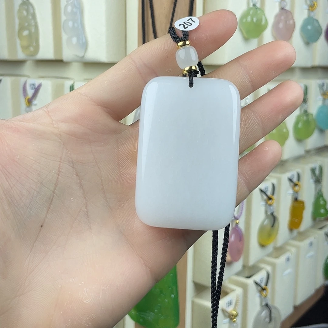 石英质玉颈饰未镶嵌纯**士