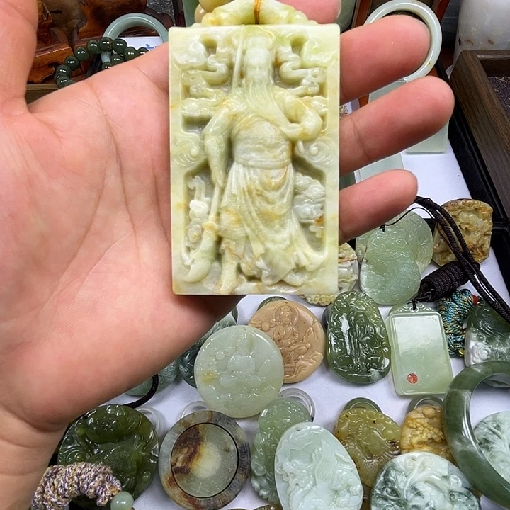 岫玉未镶嵌吊坠(赠链)