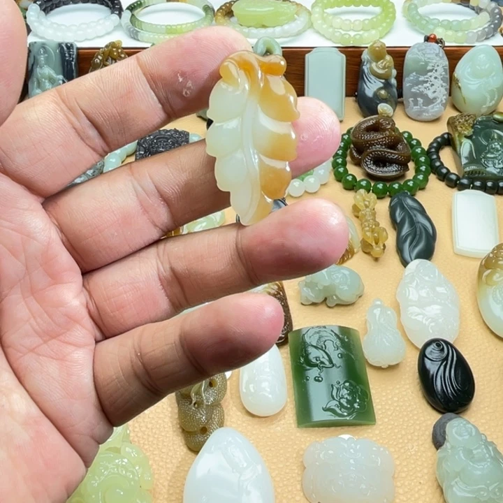 和田玉（糖玉）颈饰未镶嵌定制款