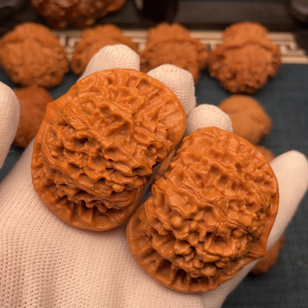 文玩核桃把件52红皮老树麒麟纹官帽