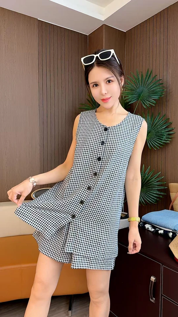 发现美上新夏季洋气减龄无袖格子背心搭配短裤休闲套装
