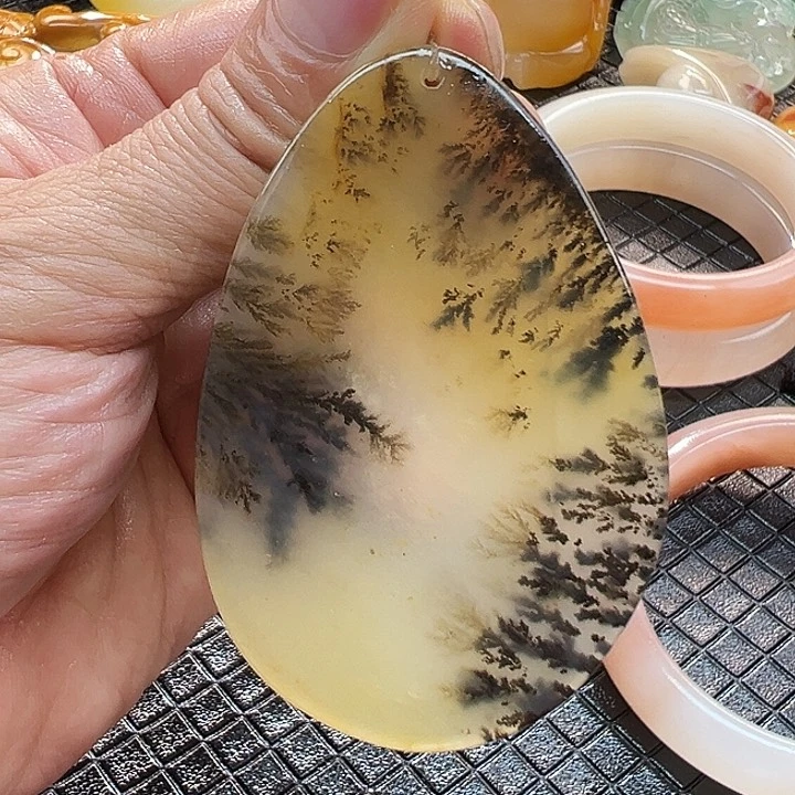 石英质玉未镶嵌颈饰