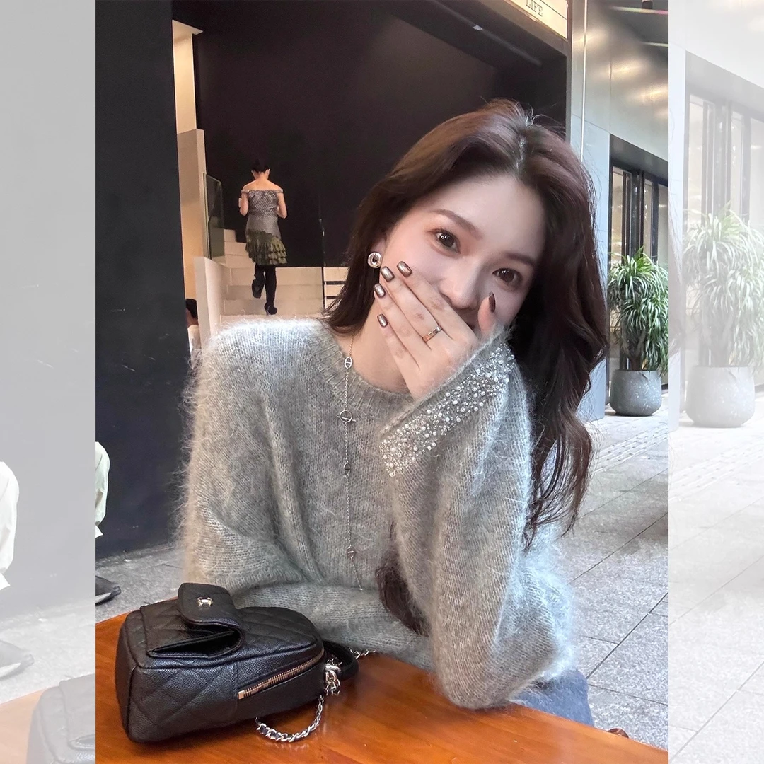 韩版高级感灰色钉珠毛衣女秋冬宽松慵懒风外穿软糯洋气针织上衣女