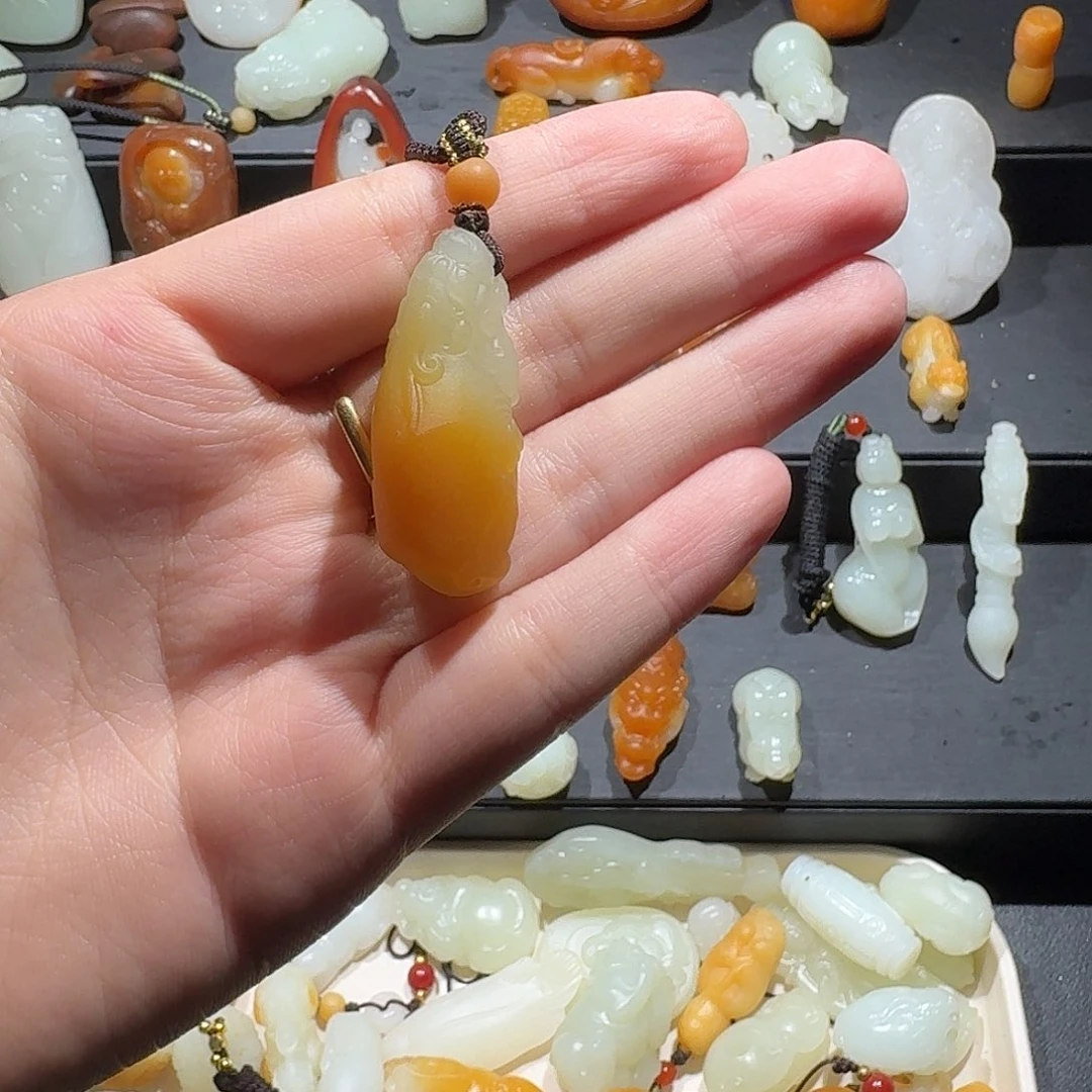 和田玉未镶嵌颈饰南*