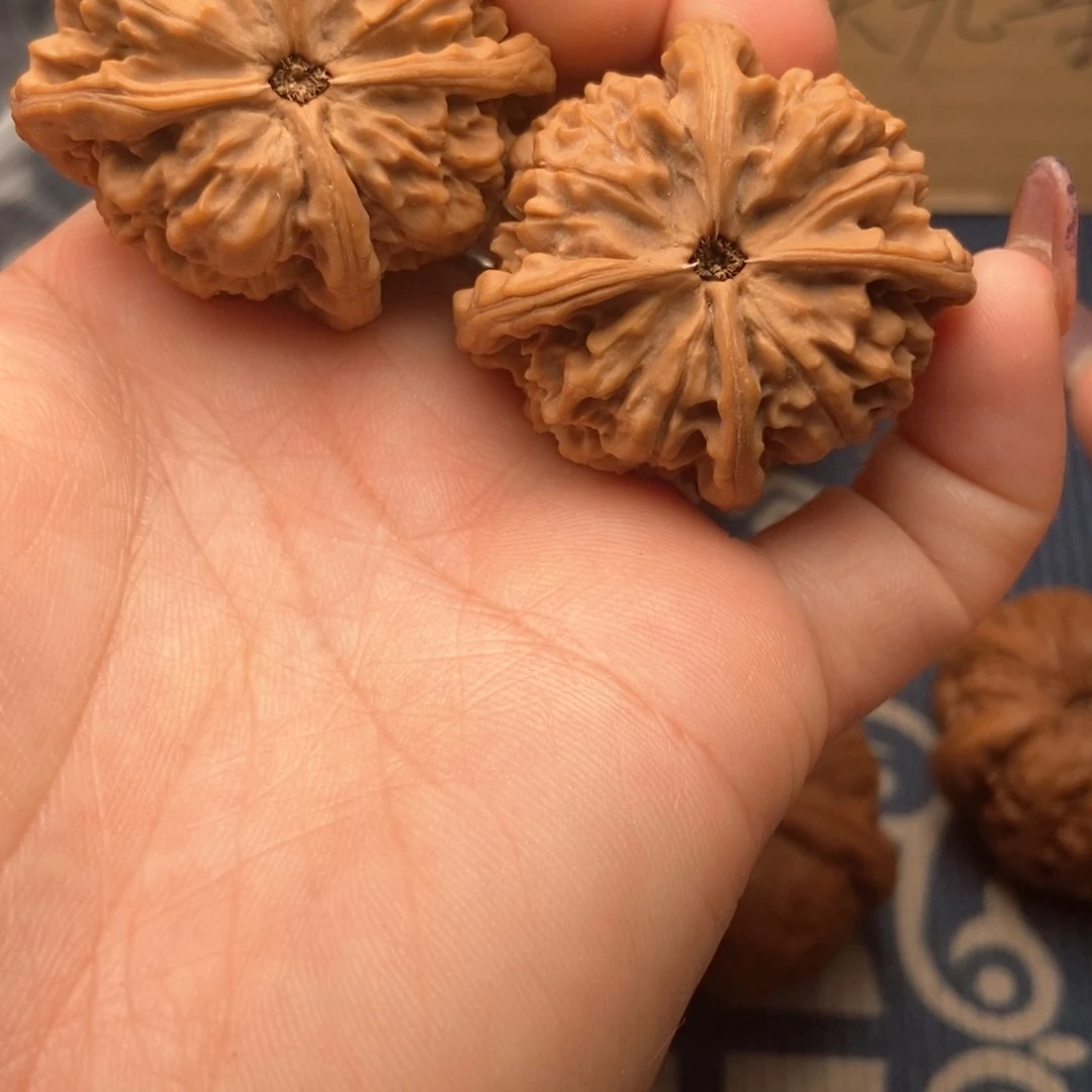 文玩核桃吊坠40四棱