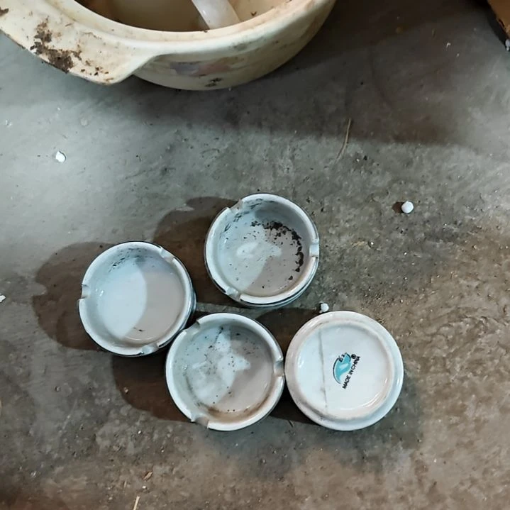 摆件盘子碗茶壶啥都有