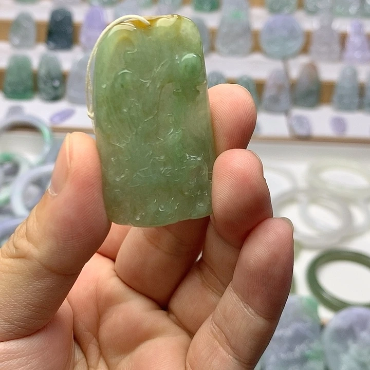 翡翠颈饰未镶嵌翡翠