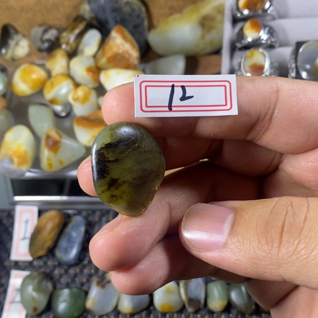 和田玉（糖玉）未镶嵌挂件