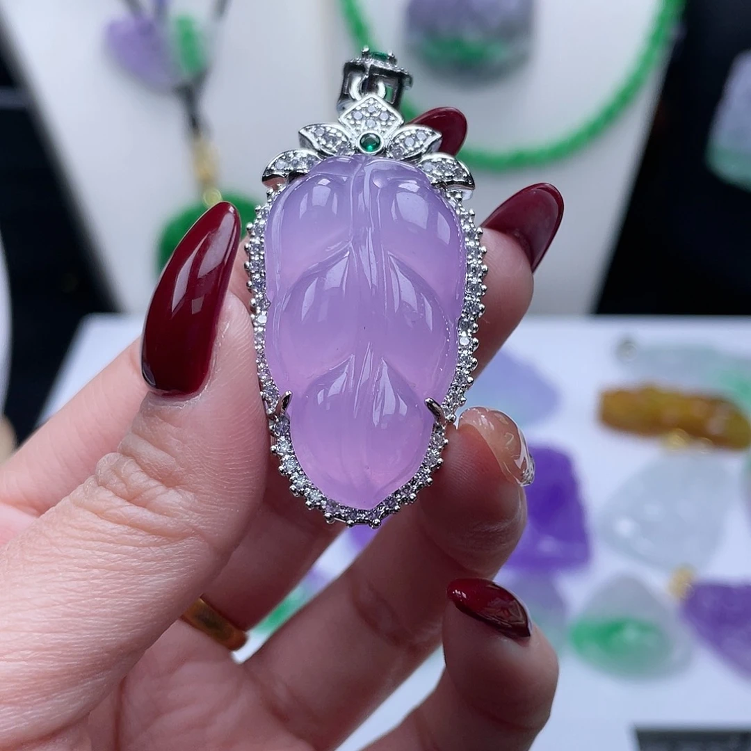 翡翠吊坠(赠链)未镶嵌