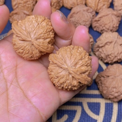 【闪购商品】文玩核桃吊坠若*白狮子40