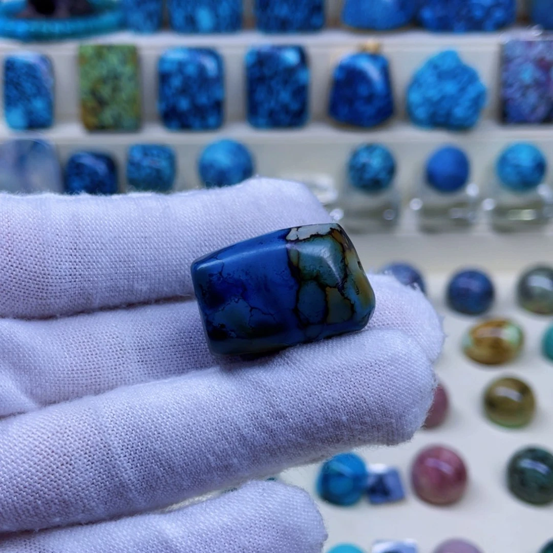 绿松石未镶嵌颈饰梵**宝