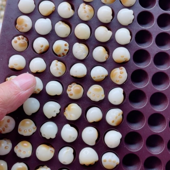 白玉菩提吊坠瑕疵12炭烤猫爪60颗