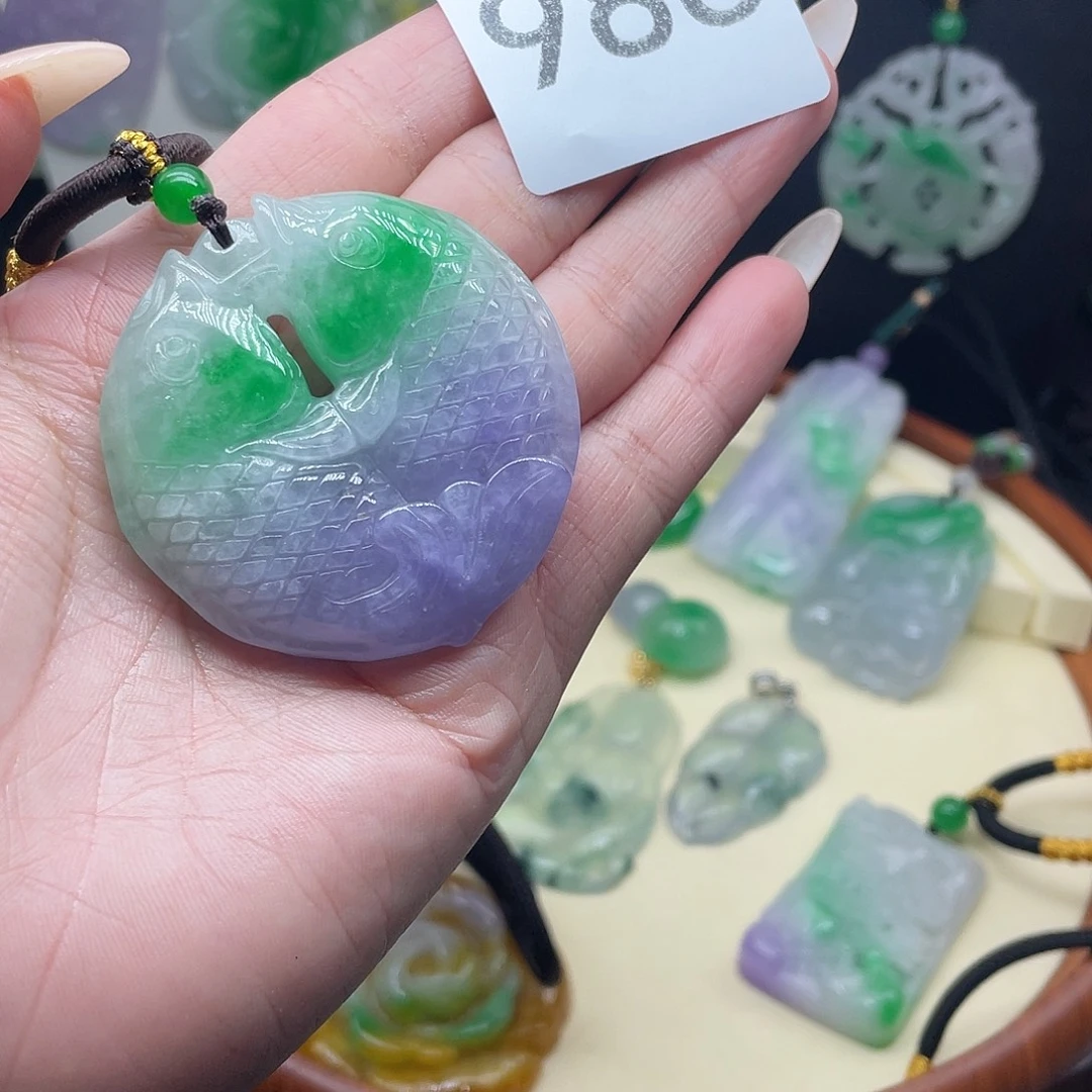 翡翠未镶嵌吊坠(赠链)