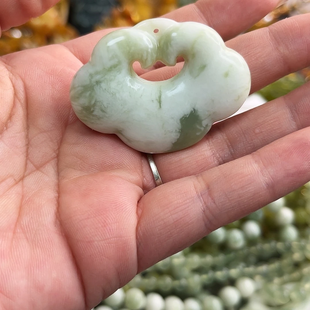 蛇纹石玉颈饰未镶嵌