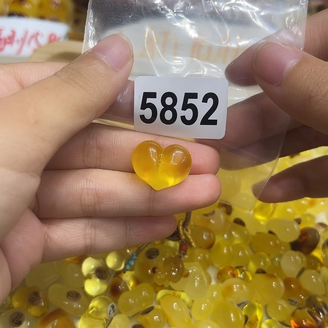 鬼***精琥珀未镶嵌珠宝奇石