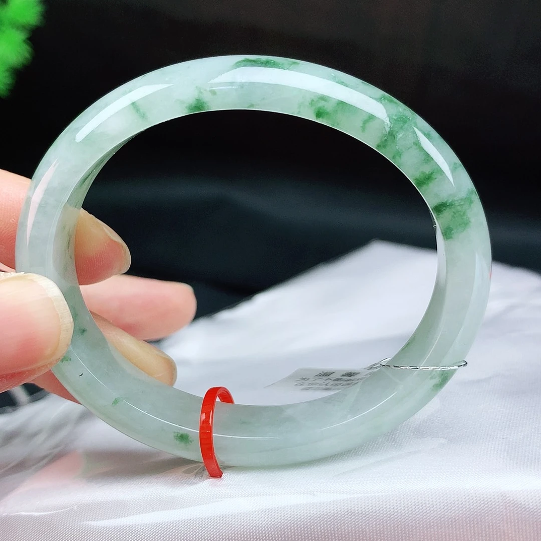 翡翠手镯未镶嵌54贵